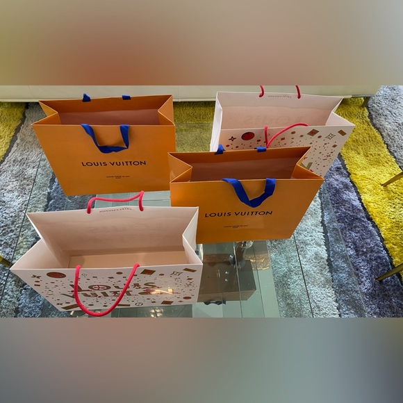 Authentic LV Paper Shopping Bag

Measurements 15.5”x 13.5” x 6.25” - Picture 5 of 12